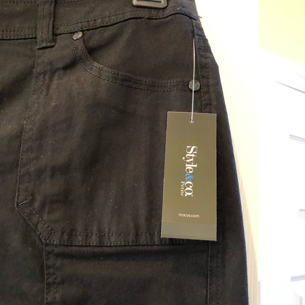 Shorts - Picture 3 of 7
